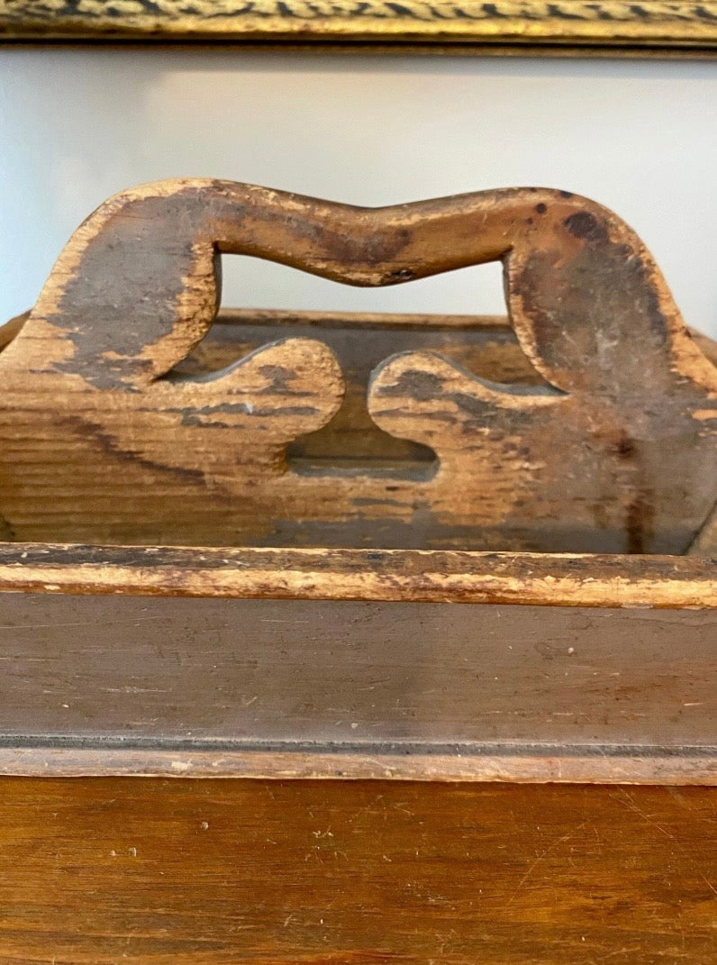 c1880s Antique Wood Caddy with Scalloped Handle in Original Nutmeg / Putty Paint