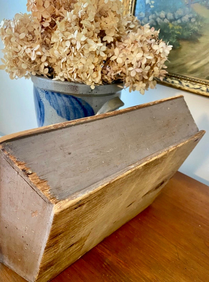 c1880s Antique Wood Caddy with Scalloped Handle in Original Nutmeg / Putty Paint