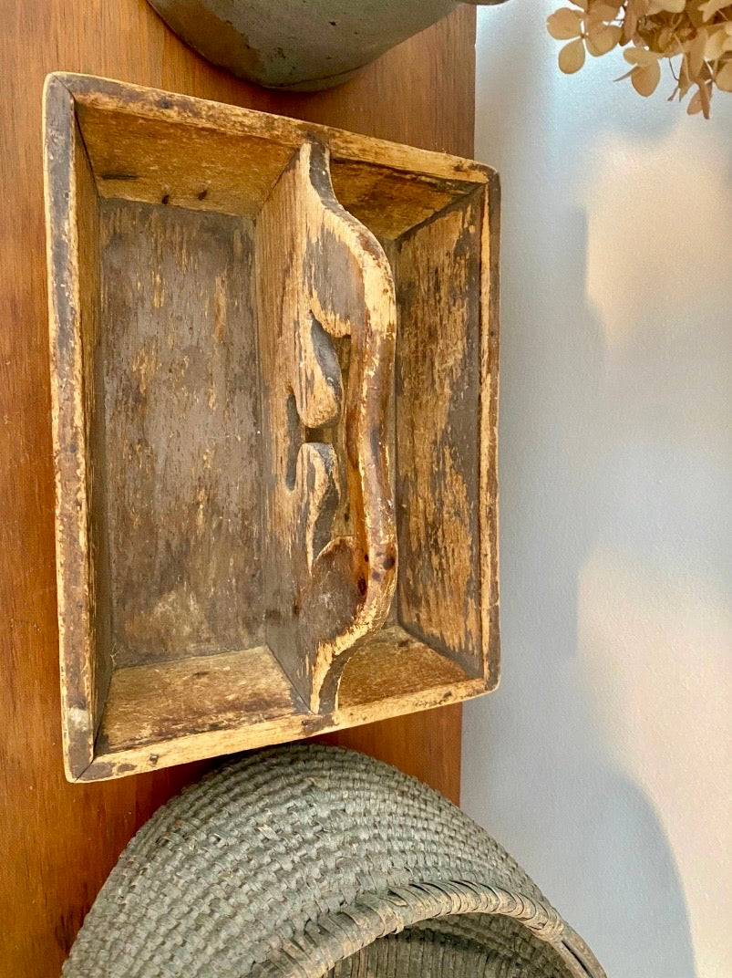 c1880s Antique Wood Caddy with Scalloped Handle in Original Nutmeg / Putty Paint