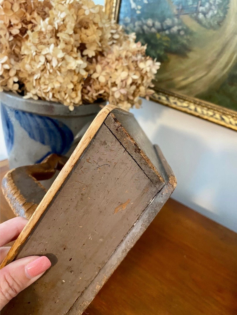 c1880s Antique Wood Caddy with Scalloped Handle in Original Nutmeg / Putty Paint
