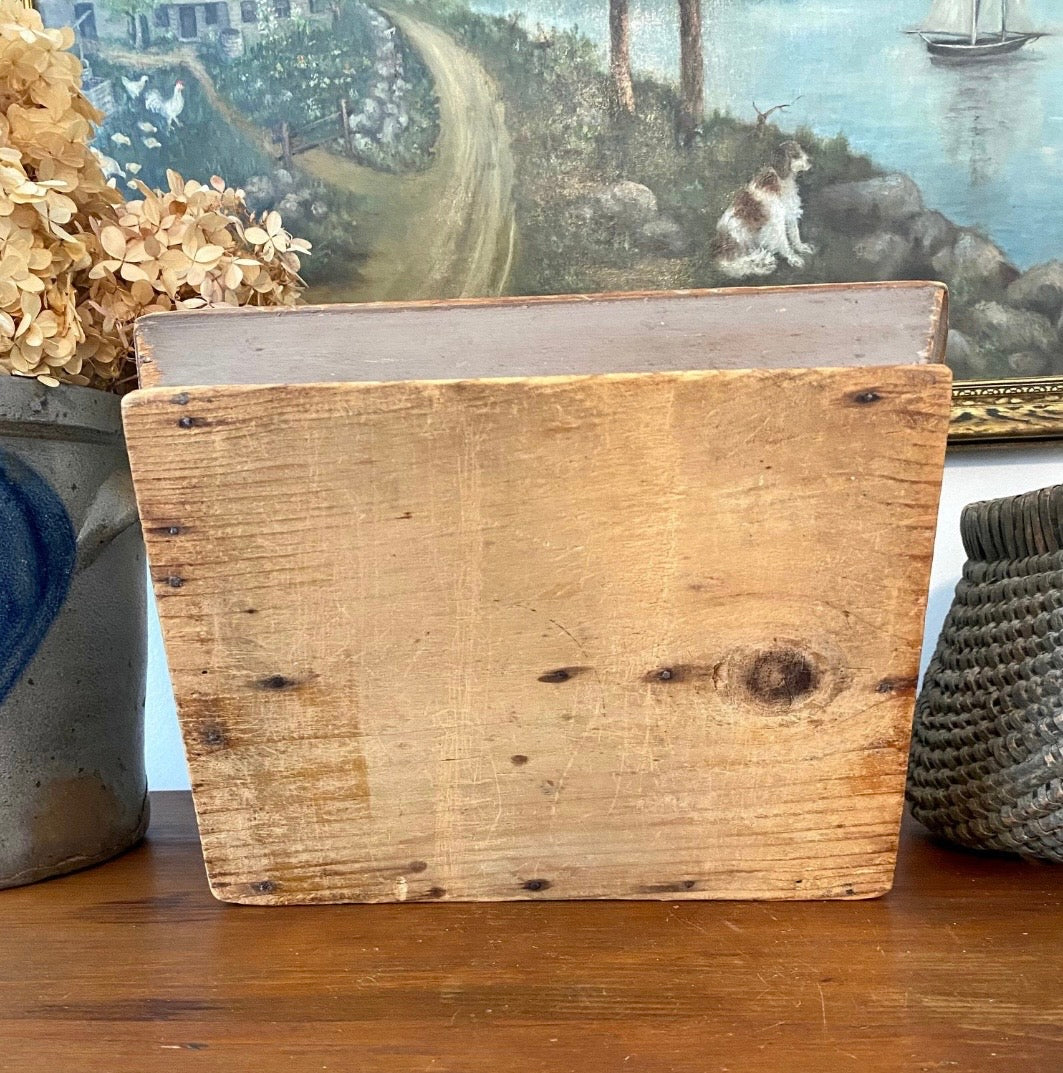 c1880s Antique Wood Caddy with Scalloped Handle in Original Nutmeg / Putty Paint