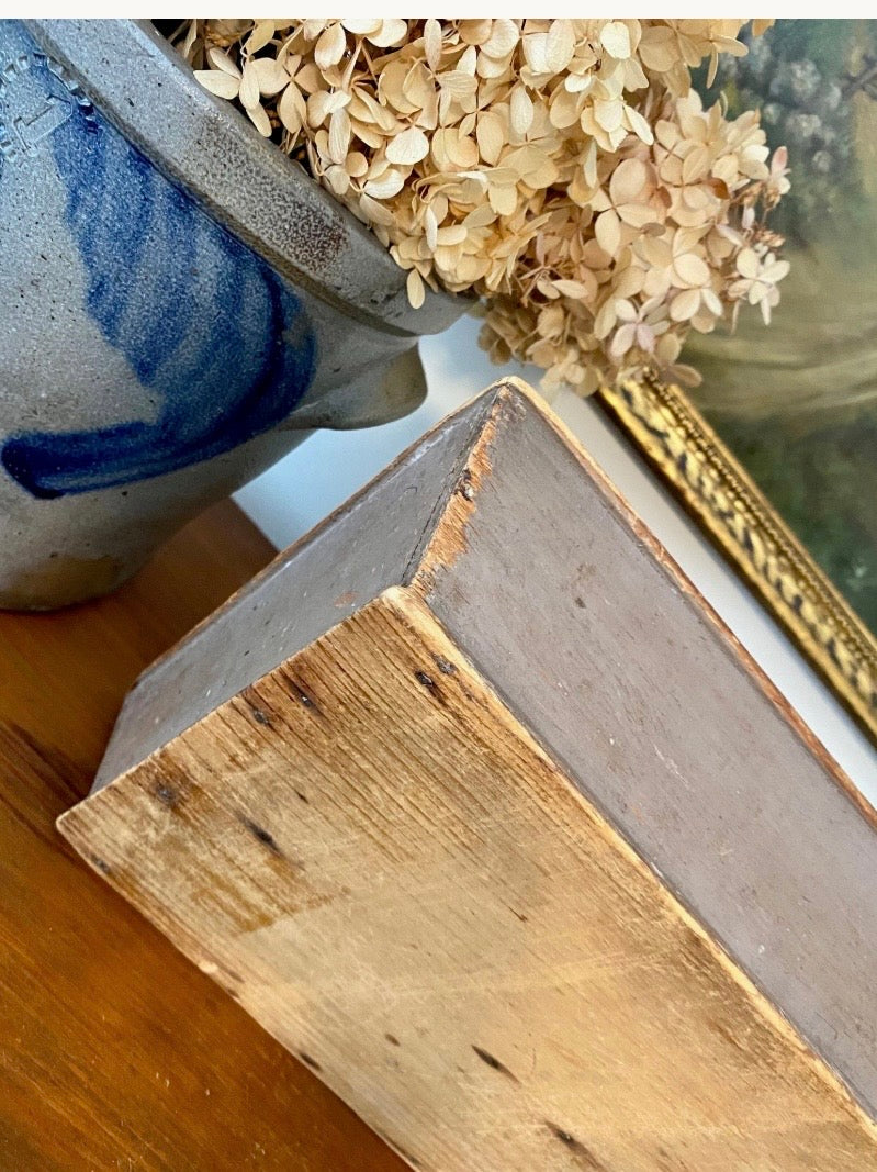 c1880s Antique Wood Caddy with Scalloped Handle in Original Nutmeg / Putty Paint